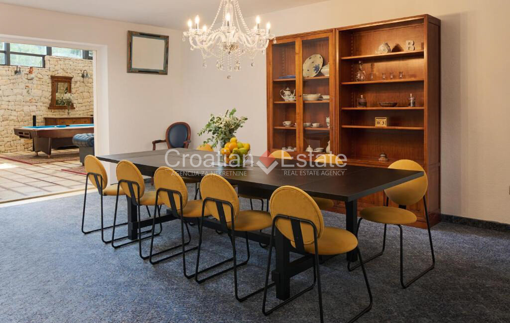 croatia-brac-villa-stone-seafront-various-amenities-sale(117)