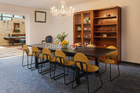 croatia-brac-villa-stone-seafront-various-amenities-sale(117)