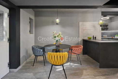 croatia-brac-villa-stone-seafront-various-amenities-sale(118)