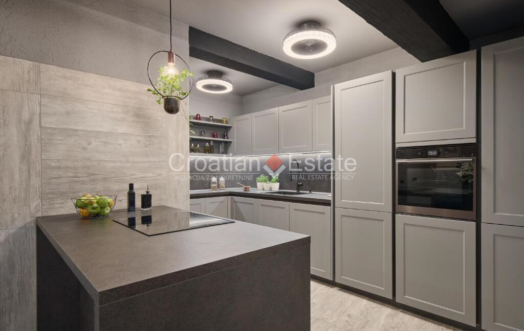croatia-brac-villa-stone-seafront-various-amenities-sale(119)