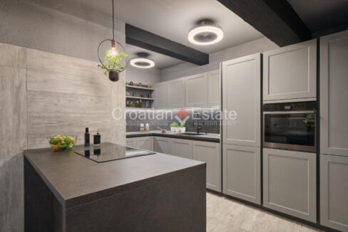 croatia-brac-villa-stone-seafront-various-amenities-sale(119)