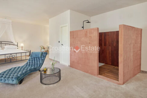 croatia-brac-villa-stone-seafront-various-amenities-sale(123)