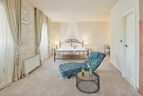 croatia-brac-villa-stone-seafront-various-amenities-sale(125)