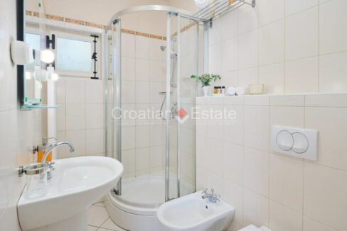 croatia-brac-villa-stone-seafront-various-amenities-sale(129)