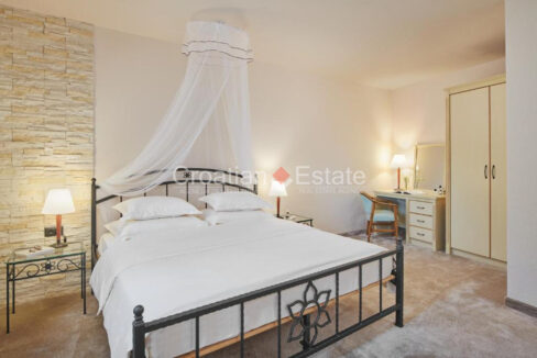 croatia-brac-villa-stone-seafront-various-amenities-sale(130)