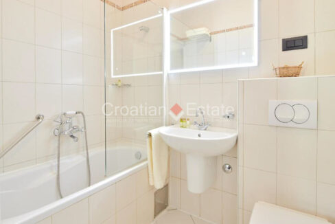 croatia-brac-villa-stone-seafront-various-amenities-sale(131)