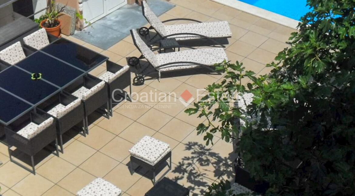 croatia-ciovo-apartment-villa-seafront-pool-sale(103)
