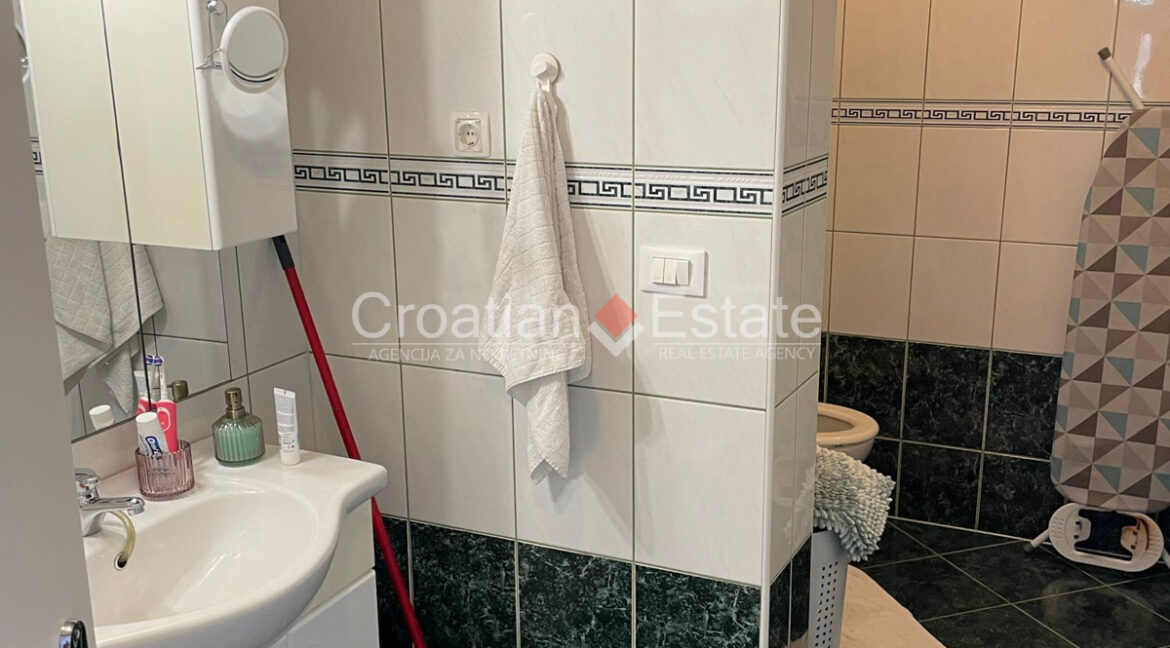 croatia-ciovo-flat-second-row-furnished-sea-view-sale(111)