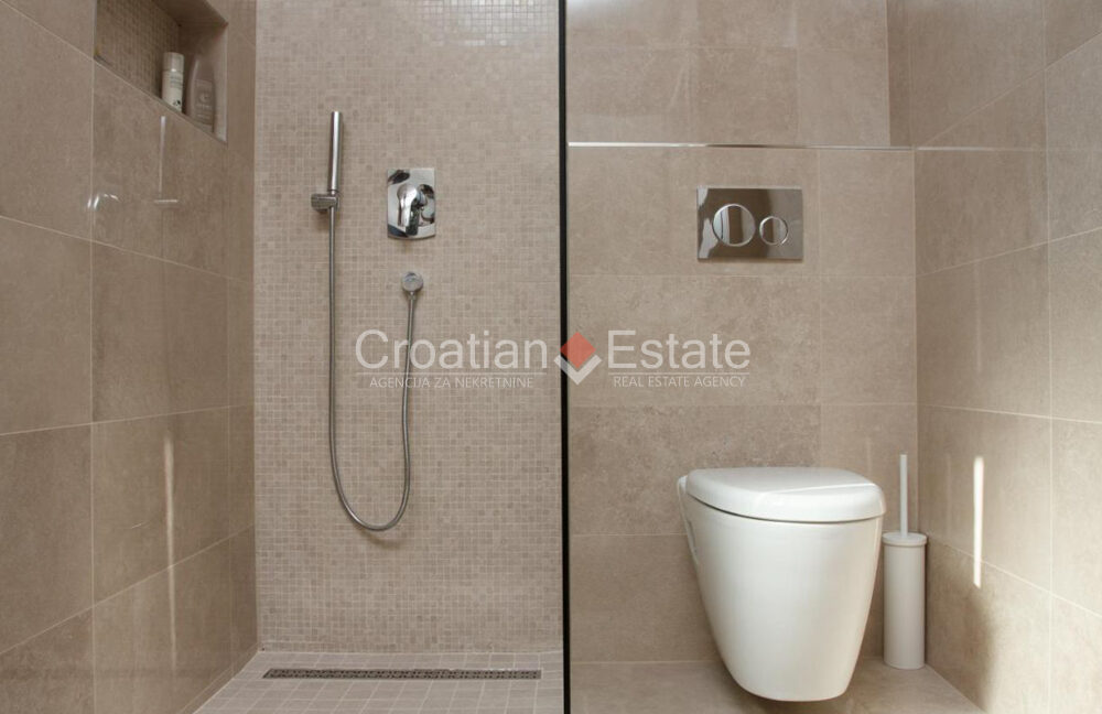 croatia-ciovo-house-seafront-pool-sale(116)