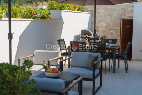 croatia-ciovo-house-seafront-pool-sale(119)