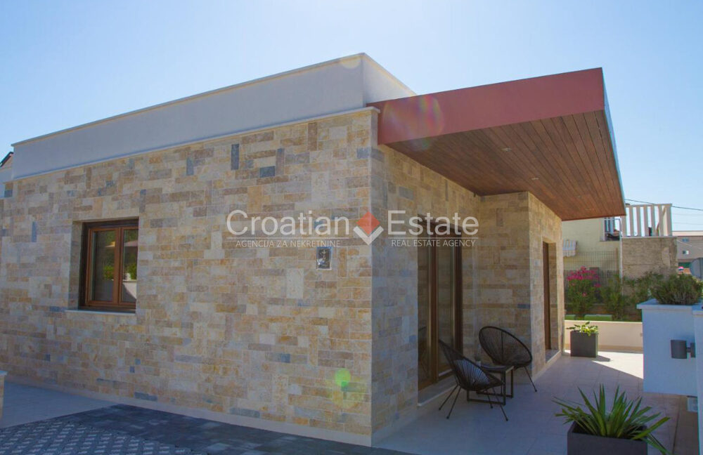croatia-ciovo-house-seafront-pool-sale(120)