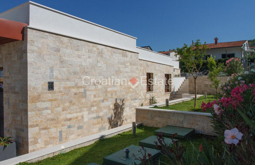 croatia-ciovo-house-seafront-pool-sale(121)