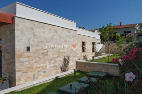 croatia-ciovo-house-seafront-pool-sale(121)