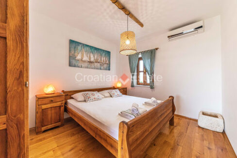 croatia-ciovo-smart-house-stone-pool-sale(121)