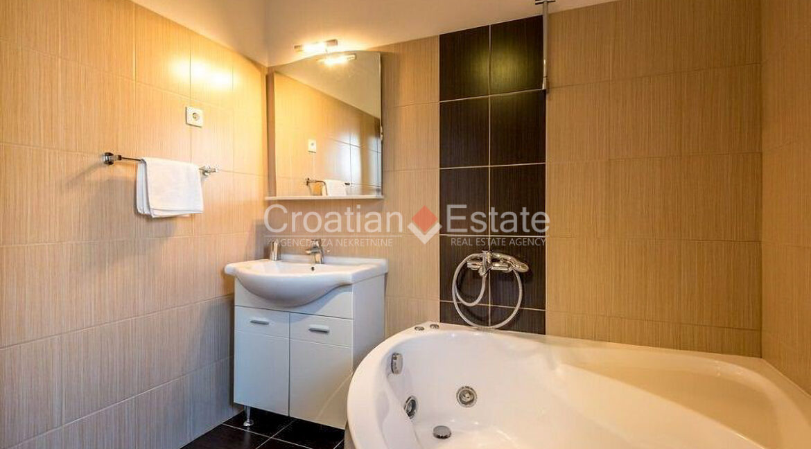 croatia-ciovo-villa-sea-view-pool-sale(120)