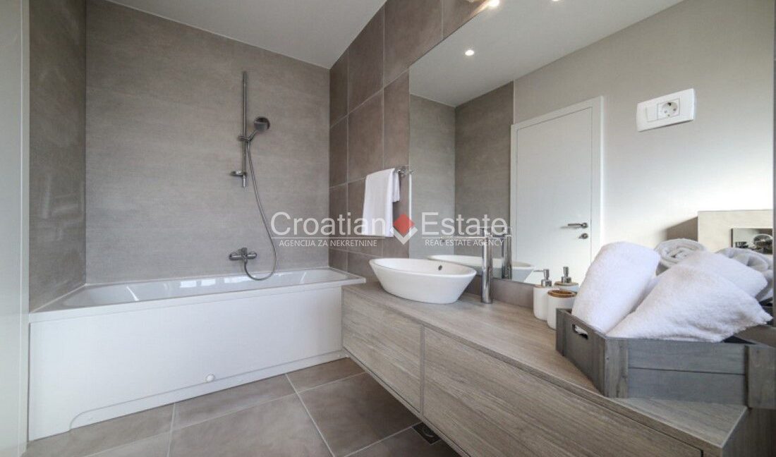 croatia-ciovo-villa-sea-view-pool-sale(121)