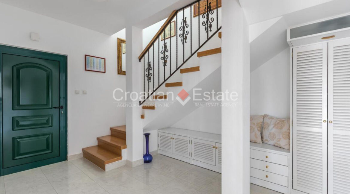 croatia-ciovo-villa-seafront-sea-view-pool-sale(103)