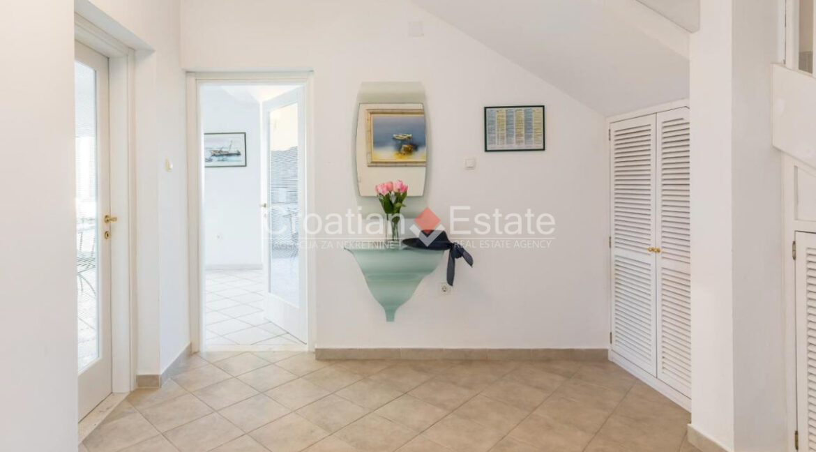 croatia-ciovo-villa-seafront-sea-view-pool-sale(104)