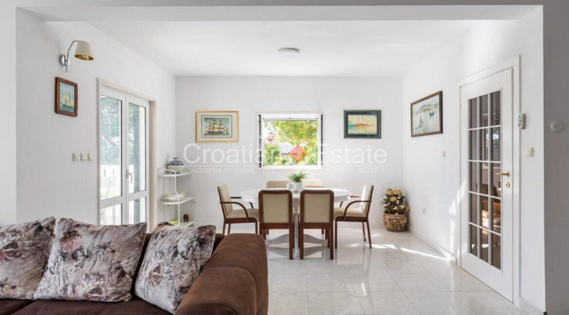 croatia-ciovo-villa-seafront-sea-view-pool-sale(108)