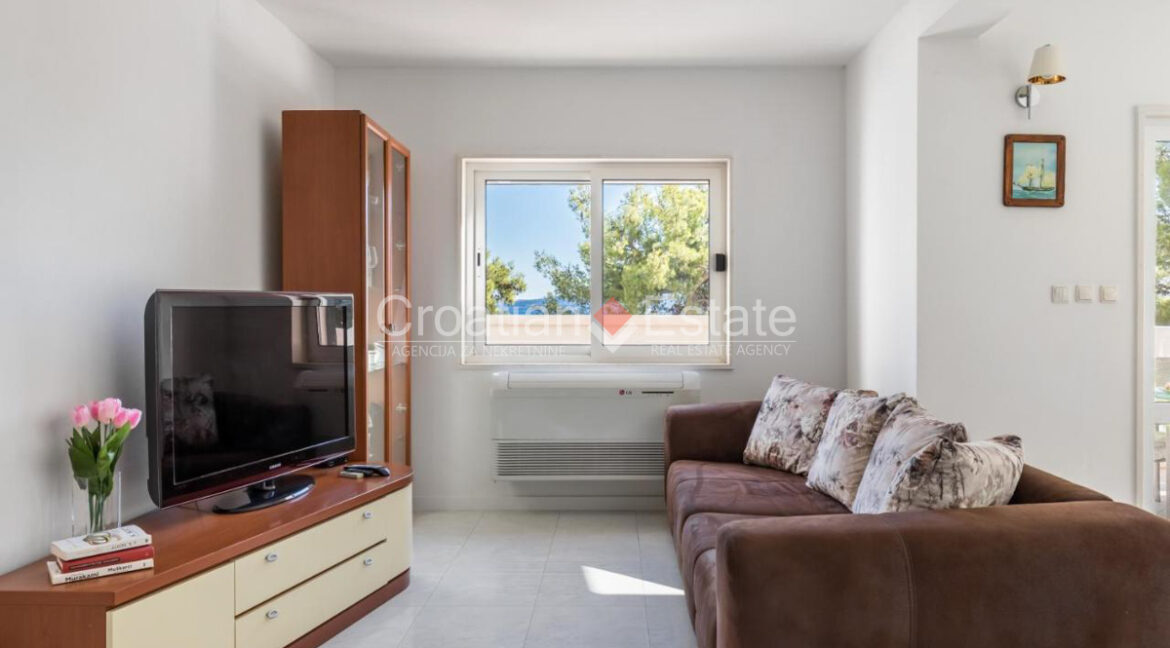 croatia-ciovo-villa-seafront-sea-view-pool-sale(109)