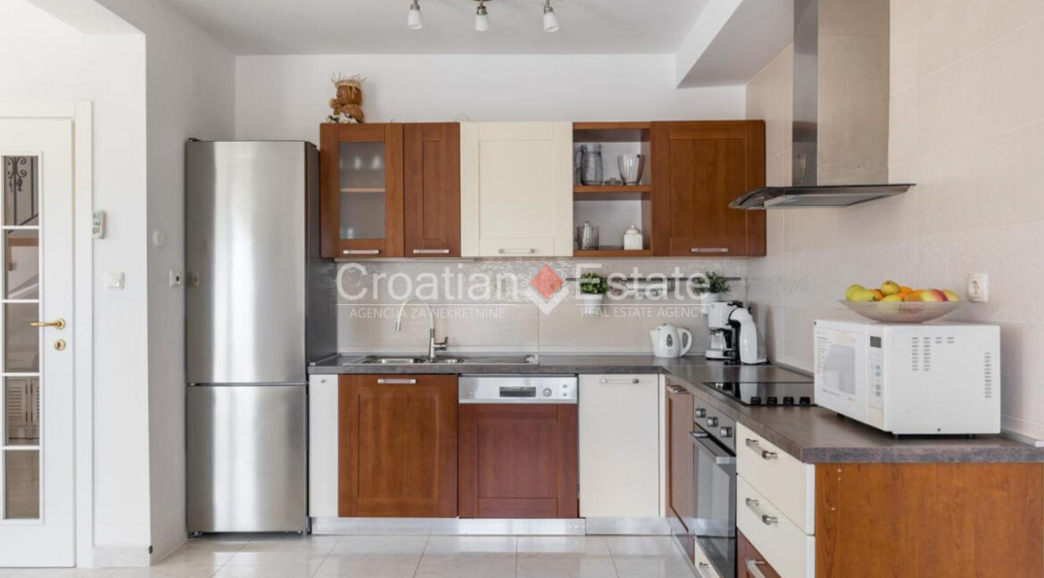 croatia-ciovo-villa-seafront-sea-view-pool-sale(110)