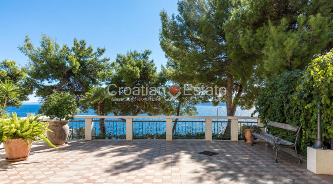 croatia-ciovo-villa-seafront-sea-view-pool-sale(120)