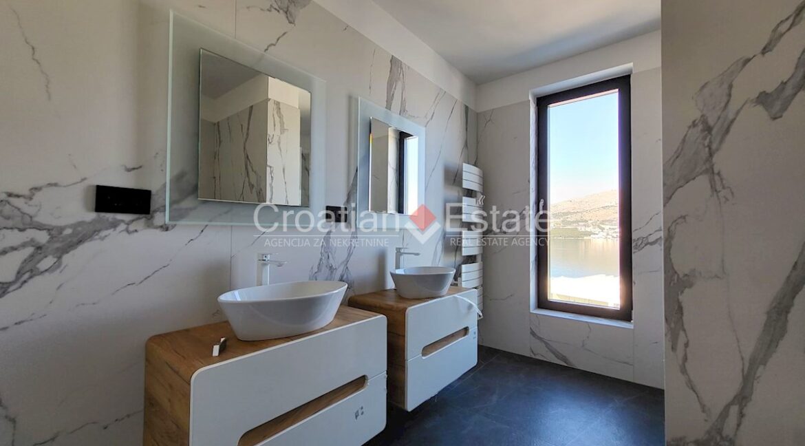 croatia-ciovo-villa-second-row-pool-sale(115)
