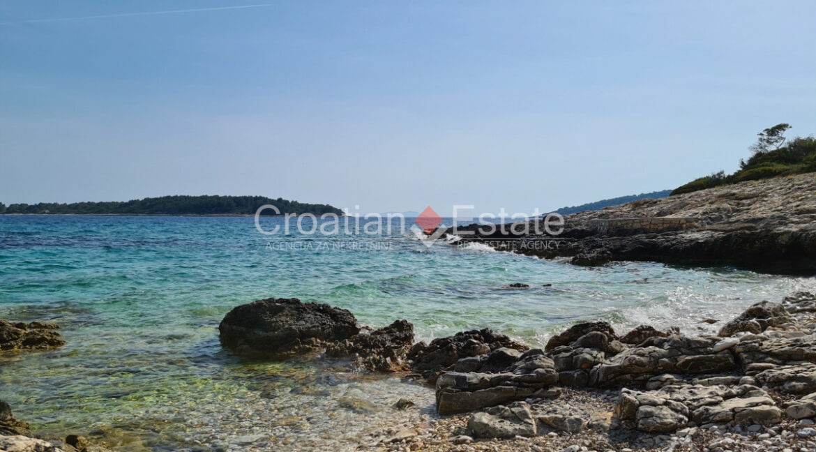 croatia-hvar-building-plot-seafront-sale