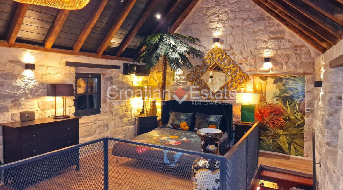 croatia-kastela-apartment-stone-house-renovated-open-concept-sale(101)