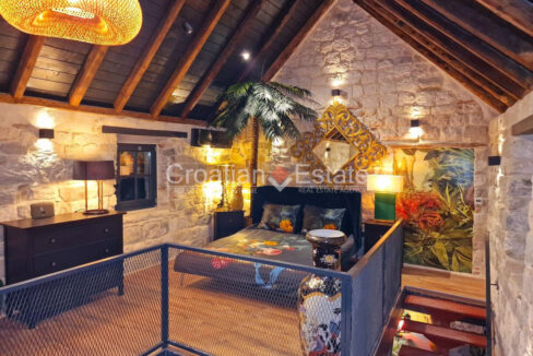 croatia-kastela-apartment-stone-house-renovated-open-concept-sale(101)