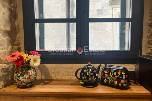 croatia-kastela-apartment-stone-house-renovated-open-concept-sale(103)
