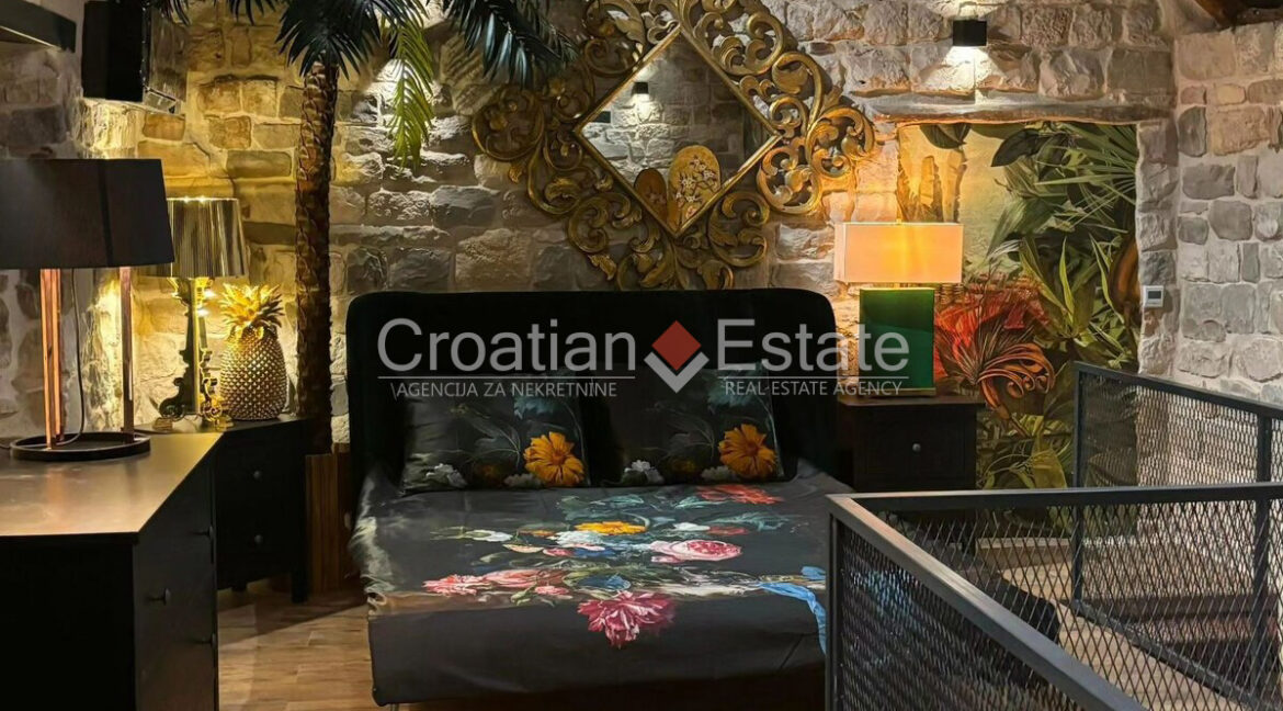 croatia-kastela-apartment-stone-house-renovated-open-concept-sale(106)