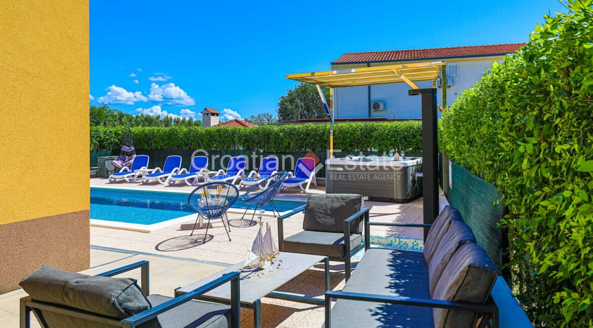croatia-kastela-villa-sea-view-pool-barbecue-sale(102)