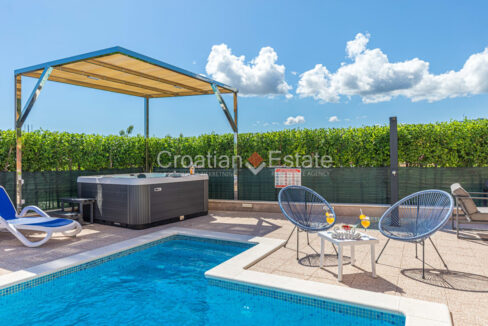 croatia-kastela-villa-sea-view-pool-barbecue-sale(103)