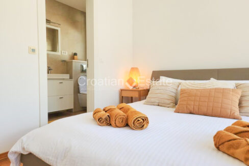 croatia-korcula-house-seafront-pool-sale(112)