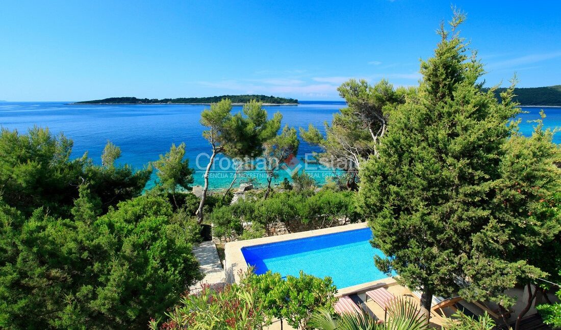 croatia-korcula-villa-seafront-pool-sale(101)