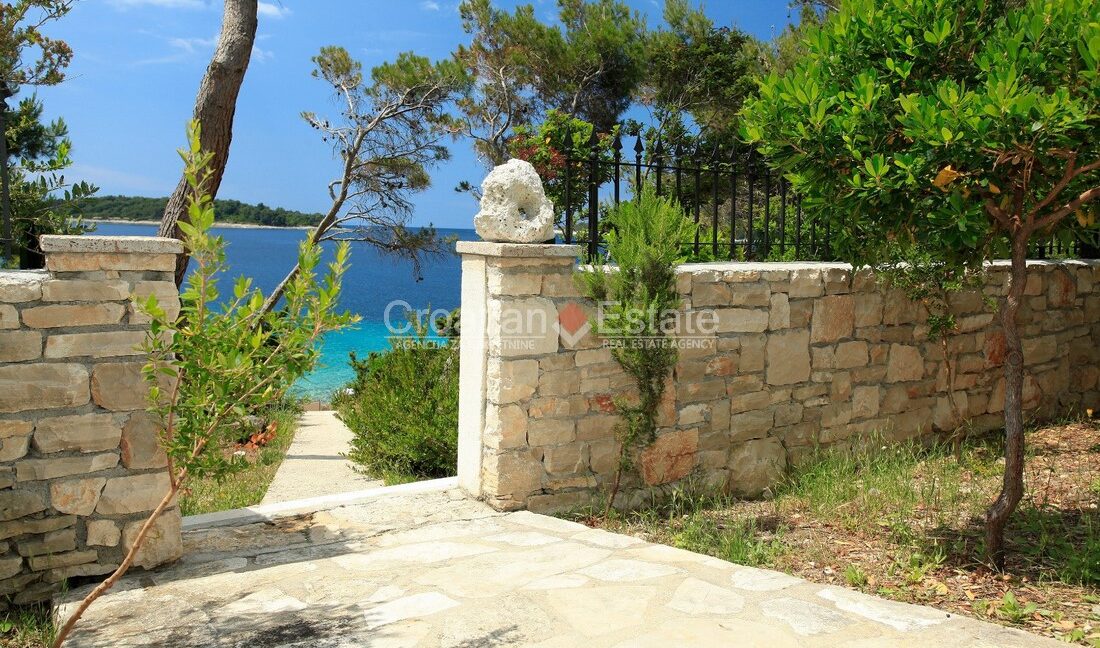 croatia-korcula-villa-seafront-pool-sale(103)