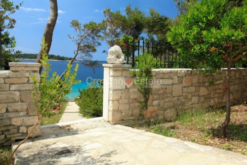 croatia-korcula-villa-seafront-pool-sale(103)