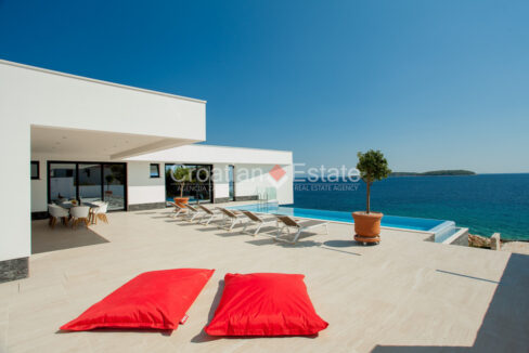 croatia-korcula-villa-seafront-pool-sale(104)
