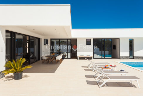 croatia-korcula-villa-seafront-pool-sale(106)