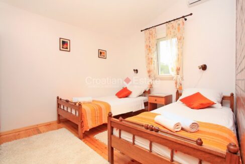 croatia-korcula-villa-seafront-pool-sale(113)