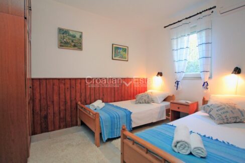 croatia-korcula-villa-seafront-pool-sale(114)