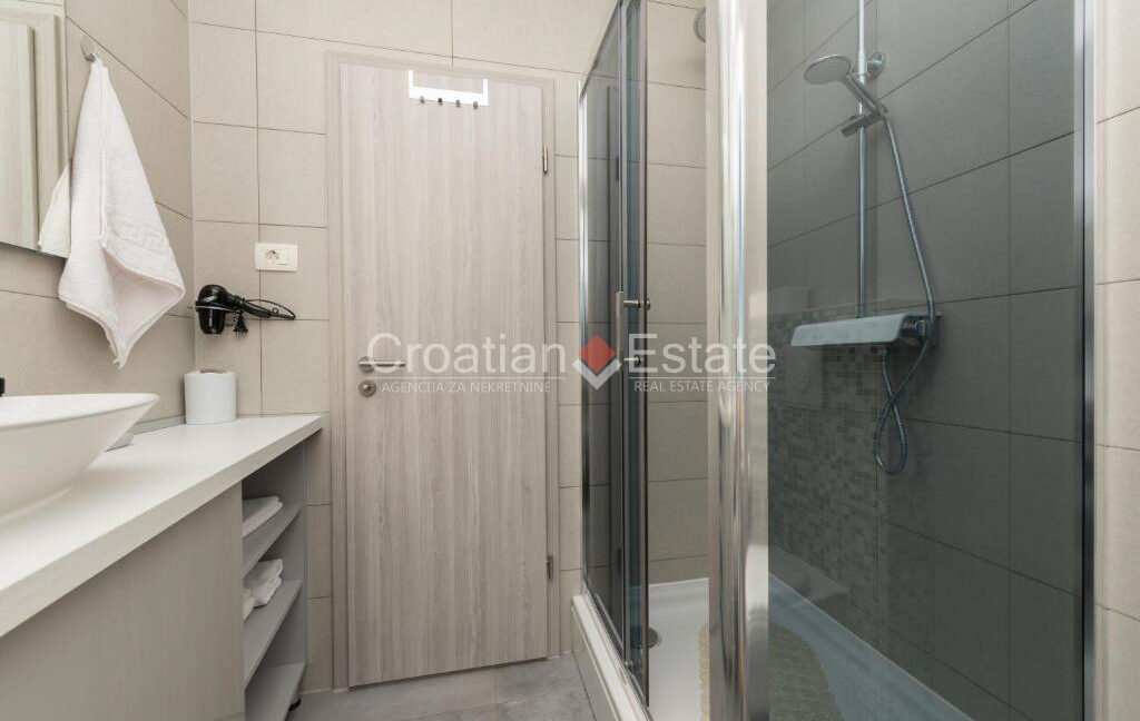 croatia-makarska-villa-two-flats-pool-sea-view-sale(125)