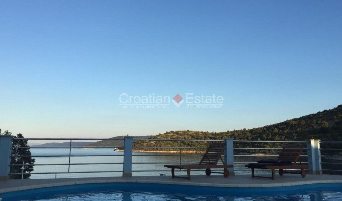 croatia-near-trogir-villa-seafront-sea-view-pool-sale(113)