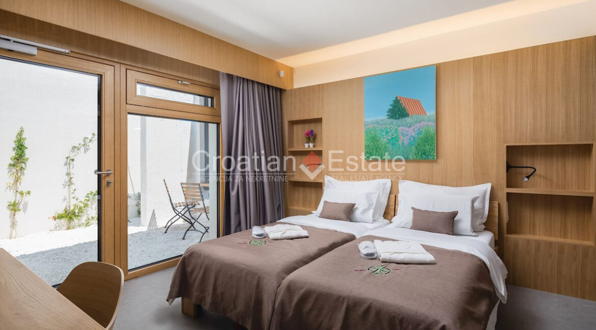 croatia-omis-villa-sea-view-pool-roof-terrace-sale(121)