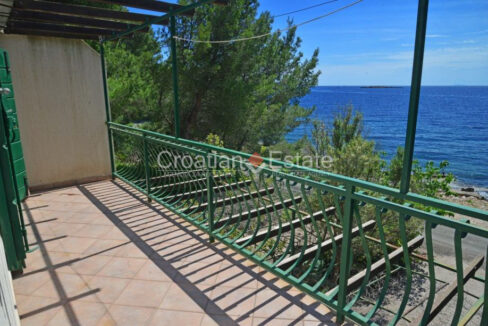 A house for sale on Solta, Croatia, with a balcony