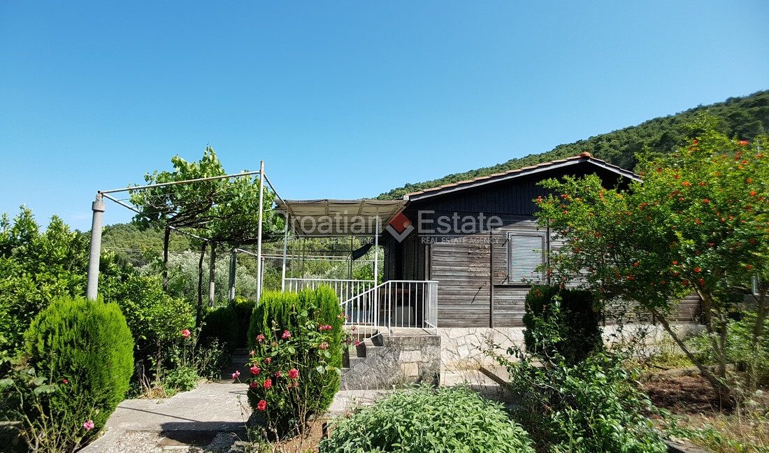 croatia-solta-two-houses-large-plot-sale(104)