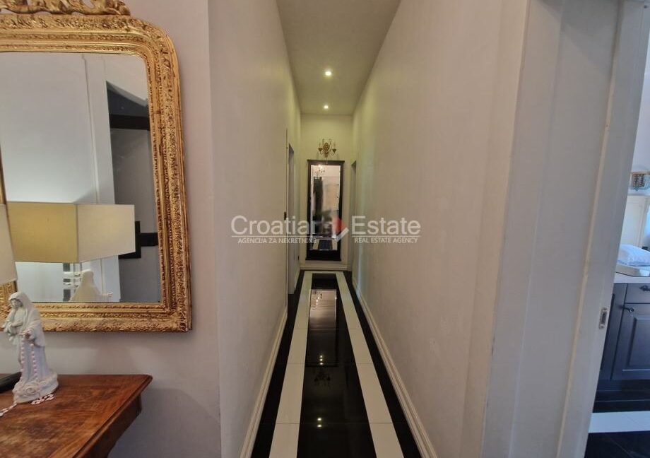 croatia-split-bacvice-flat-sea-view-attic-prime-location-sale(108)