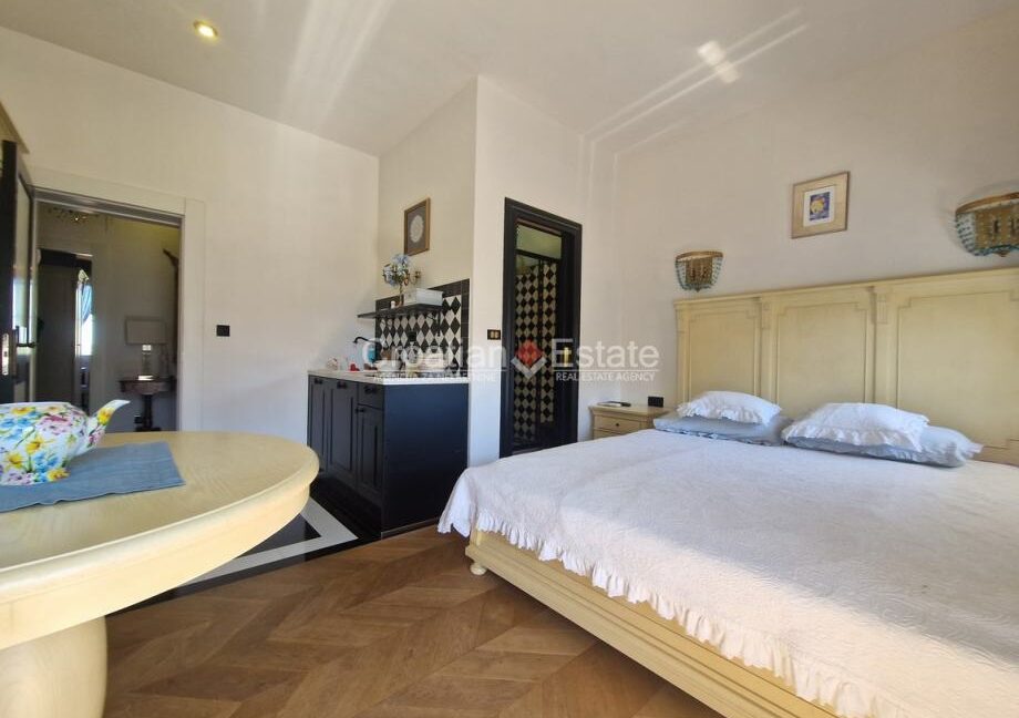 croatia-split-bacvice-flat-sea-view-attic-prime-location-sale(109)