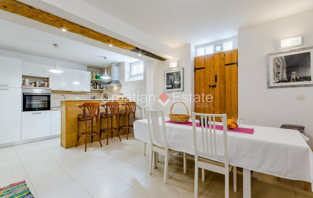 croatia-split-houses-pool-garden-barbecue-sauna-sale(106)